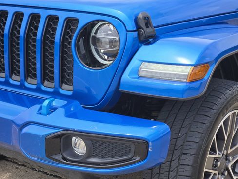 Used 2022 Jeep Wrangler Unlimited Sahara AWD/4WD image 10