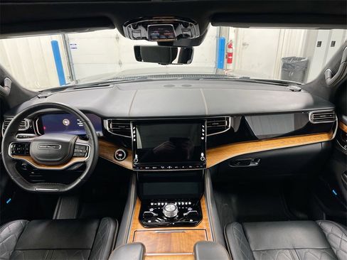 Used 2024 Jeep Grand Wagoneer L Series III image 10