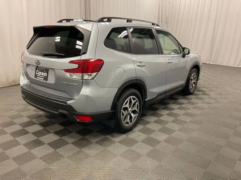Used 2022 Subaru Forester Premium AWD/4WD image 3