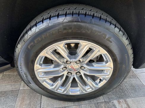 Used 2024 GMC Yukon XL SLT image 34