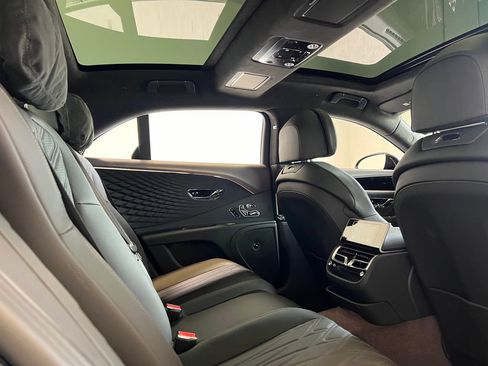 Used 2026 Bentley Flying Spur Plug-In Hybrid AWD/4WD image 24