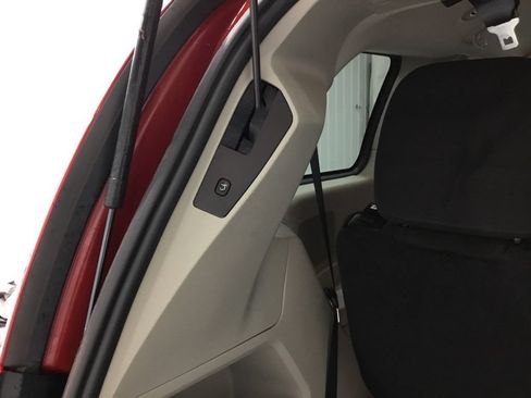 Used 2015 Dodge Grand Caravan SXT FWD image 16