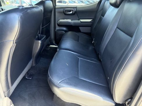 Used 2018 Toyota Tacoma TRD Sport AWD/4WD image 20