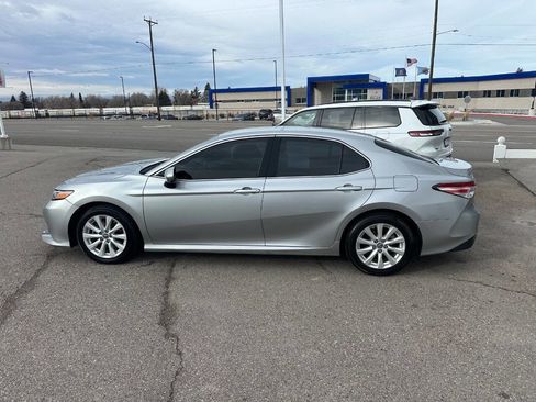 Used 2018 Toyota Camry LE image 7
