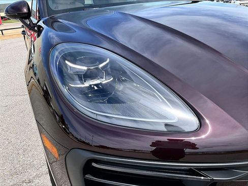 Used 2025 Porsche Macan AWD/4WD image 12