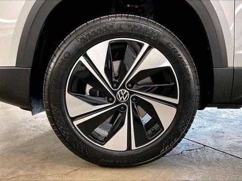 New 2026 Volkswagen Taos SE AWD/4WD image 14