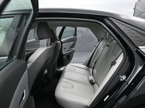 Used 2025 Hyundai Elantra Limited FWD image 15