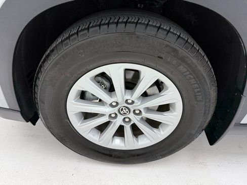 Used 2024 Toyota Grand Highlander XLE image 7