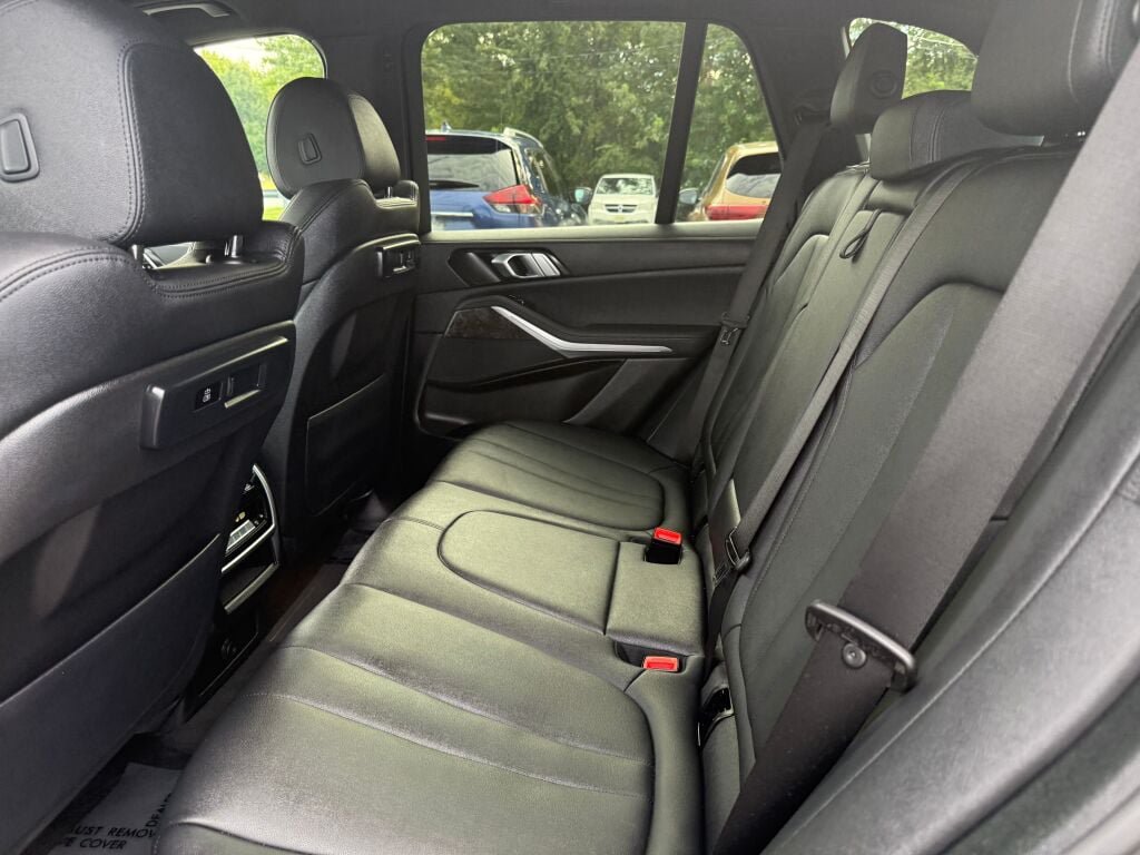 Used 2022 BMW X5 xDrive40i AWD/4WD image 25
