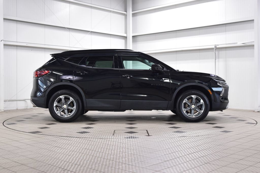 Used 2024 Chevrolet Blazer LT w/ Convenience Package FWD image 9