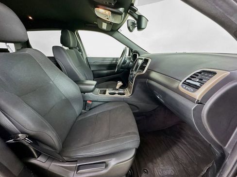 Used 2017 Jeep Grand Cherokee Laredo w/ Quick Order Package 2BE RWD image 34