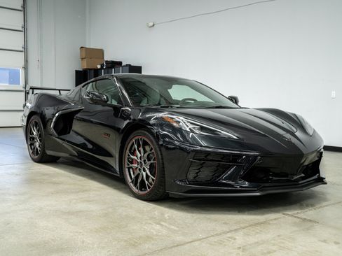 Used 2023 Chevrolet Corvette Stingray Premium Cpe w/ Z51 Performance Package RWD image 32