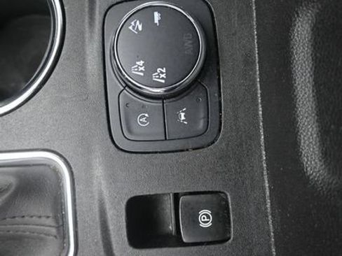Used 2023 Chevrolet Traverse Premier w/ Redline Edition AWD/4WD image 29