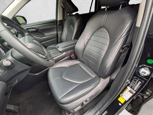 Used 2022 Toyota Highlander XLE image 17