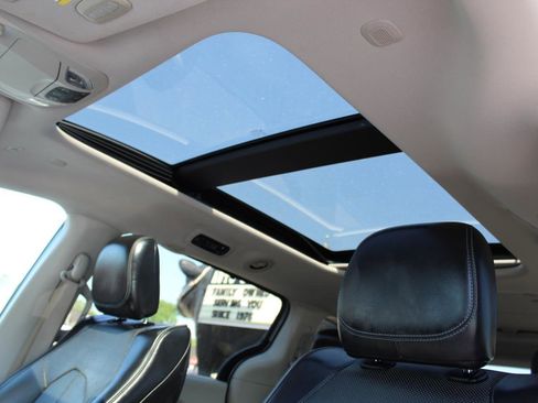 Used 2019 Chrysler Pacifica Limited image 21