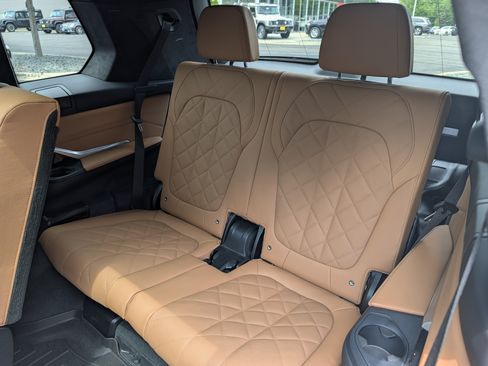 Used 2024 BMW X7 xDrive40i w/ Executive Package AWD/4WD image 19