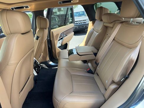 Used 2025 Land Rover Range Rover SE AWD/4WD image 9