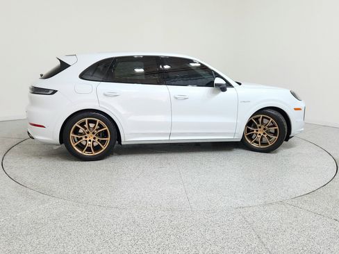 Used 2024 Porsche Cayenne S image 5