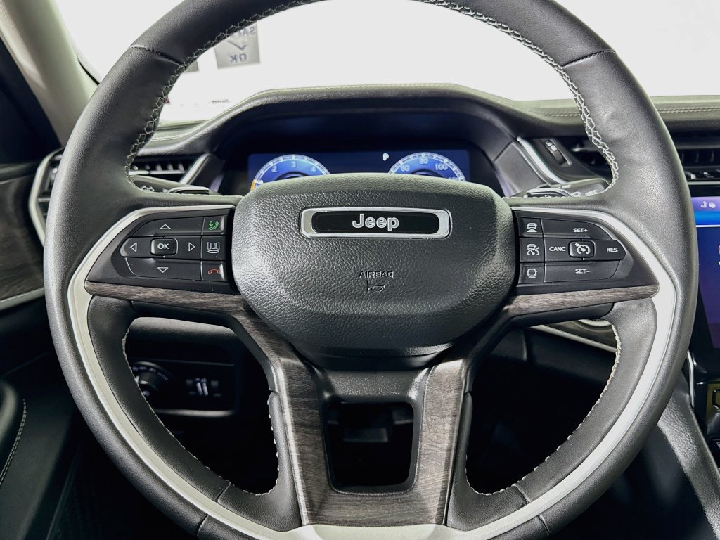 Used 2024 Jeep Grand Cherokee L Limited AWD/4WD image 48