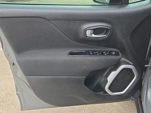 Used 2021 Jeep Renegade Sport image 13