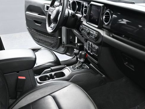 Used 2023 Jeep Wrangler Unlimited Sahara AWD/4WD image 12