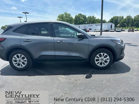 Used 2025 Ford Escape Active AWD/4WD image 6