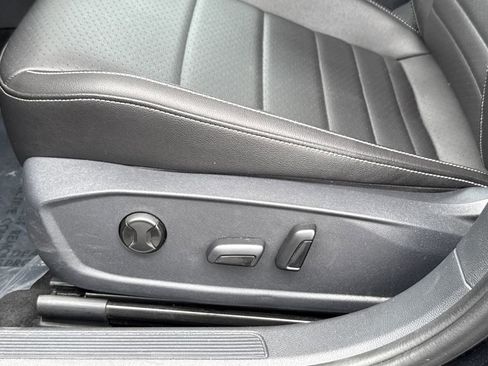Used 2024 Volkswagen Jetta SE FWD image 24