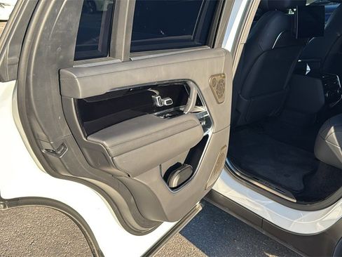 Used 2024 Land Rover Range Rover Long Wheelbase Autobiography image 21