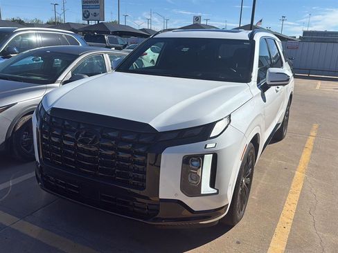 Used 2024 Hyundai Palisade Calligraphy image 2
