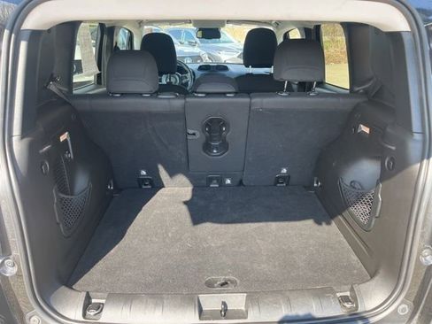 Used 2017 Jeep Renegade Latitude w/ Popular Equipment Group AWD/4WD image 17