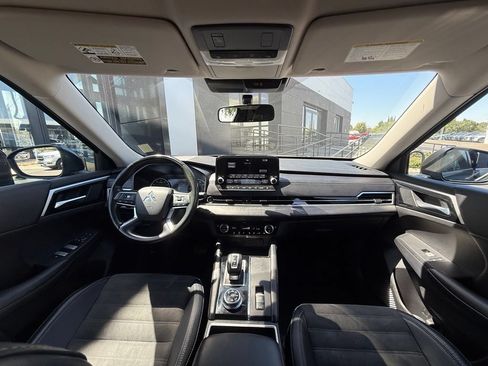Used 2024 Mitsubishi Outlander SE AWD/4WD image 19