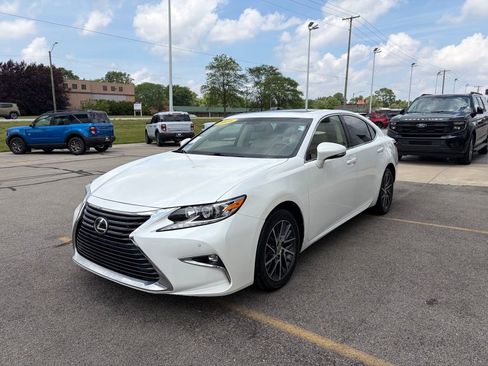 Used 2016 Lexus ES 350 w/ Premium Package w/Wood Trim FWD image 31