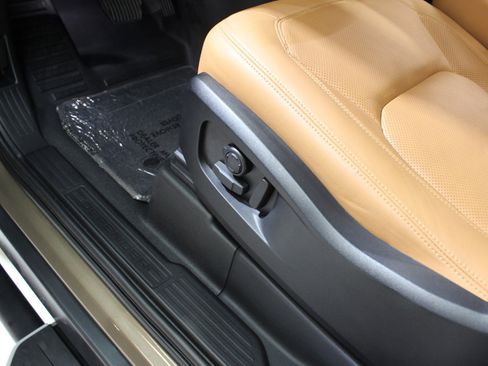 Used 2024 Land Rover Defender 90 S image 30