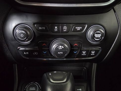 Used 2022 Jeep Cherokee Latitude Lux image 25