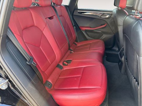 Used 2021 Porsche Macan image 31