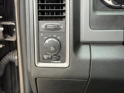 Used 2017 RAM 1500 Express w/ Express Value Package AWD/4WD image 19