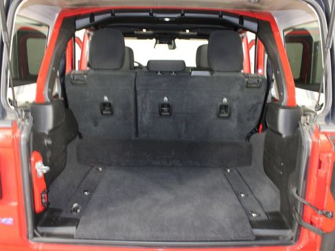 Used 2025 Jeep Wrangler Unlimited Rubicon 4xe w/ Safety Group AWD/4WD image 17