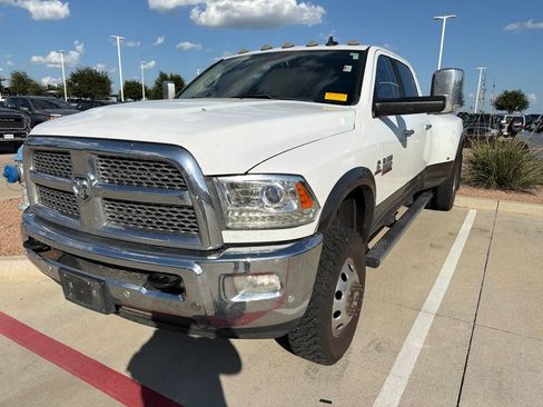 Used 2018 RAM 3500 Laramie w/ Convenience Group AWD/4WD image 4