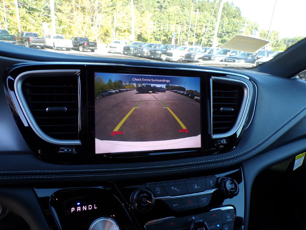 New 2026 Chrysler Pacifica Select FWD image 11