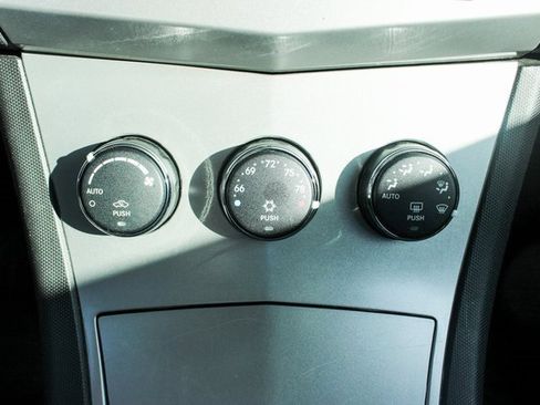 Used 2010 Chrysler Sebring Limited image 19