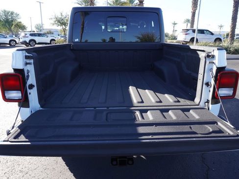 Used 2022 Jeep Gladiator Sport image 9