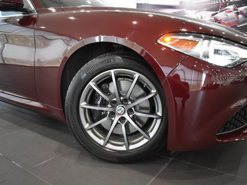 Used 2018 Alfa Romeo Giulia AWD image 2