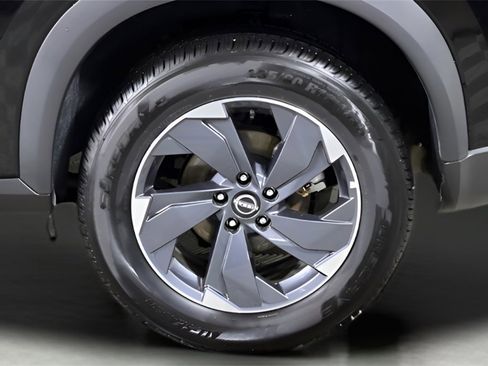 Used 2024 Nissan Rogue SV image 40