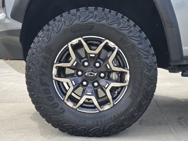 Certified 2024 Chevrolet Colorado ZR2 w/ ZR2 Convenience Package III AWD/4WD image 11
