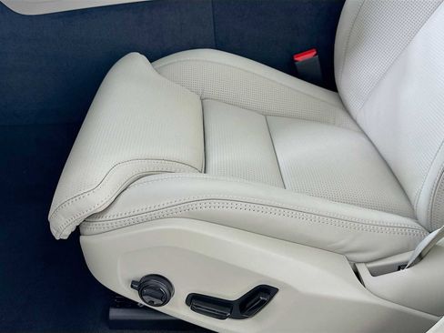 New 2026 Volvo XC60 B5 Ultra w/ Climate Package PRO image 18