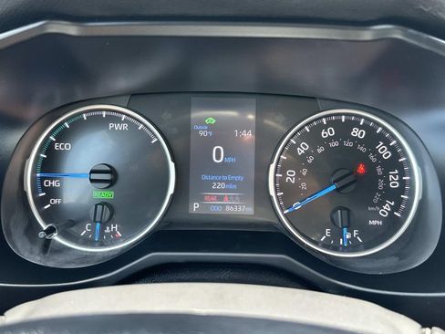 Used 2021 Toyota RAV4 LE AWD/4WD image 32