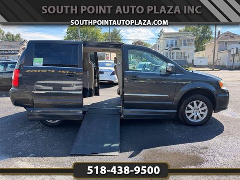 Used 2012 Chrysler Town & Country Touring-L FWD image 1