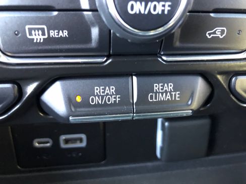 Used 2021 Chevrolet Tahoe High Country w/ Premium Package image 24