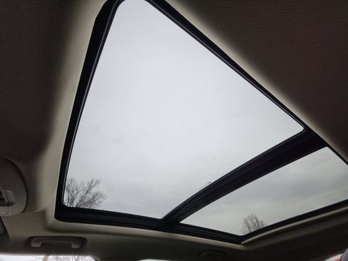 Used 2017 Buick Envision Essence image 2