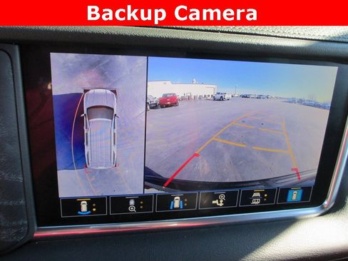 Used 2021 GMC Yukon Denali w/ Denali Premium Package image 17